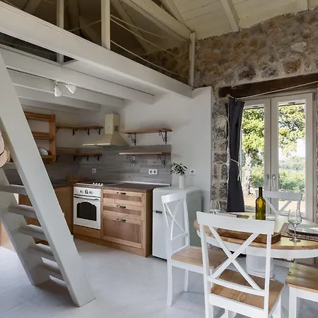 The Wild Cyclamen Stone House And Estate In بيت للعطل *