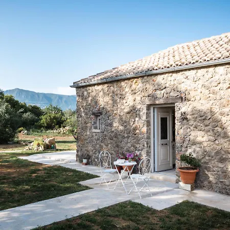 度假居 The Wild Cyclamen Stone House And Estate In