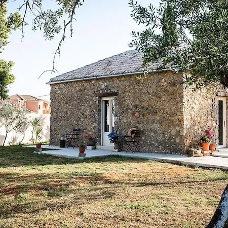 The Wild Cyclamen Stone House And Estate In Ferienhaus Dassia (Corfu)