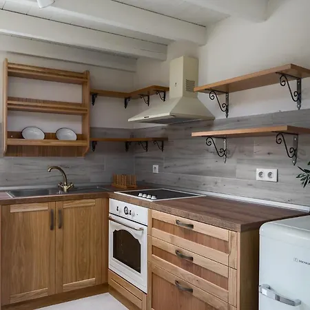 度假居 The Wild Cyclamen Stone House And Estate In *