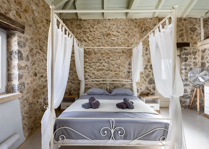 Дом отдыха The Wild Cyclamen Stone House And Estate Дассия