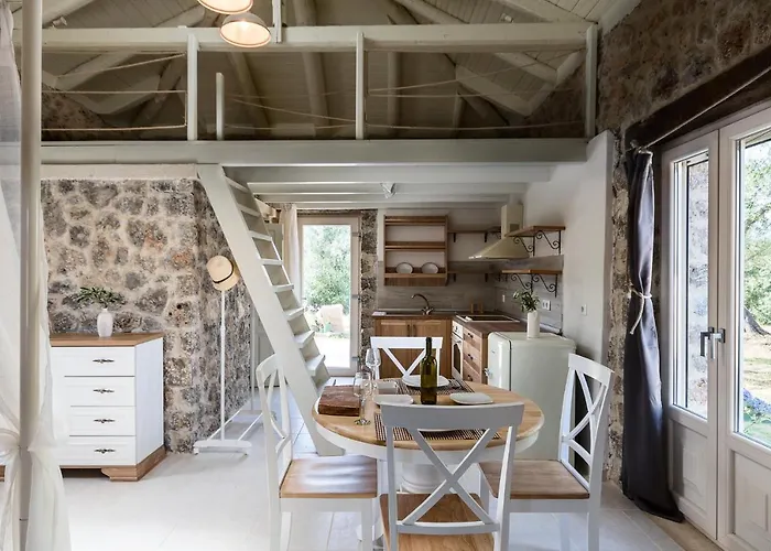 Дом отдыха The Wild Cyclamen Stone House And Estate *